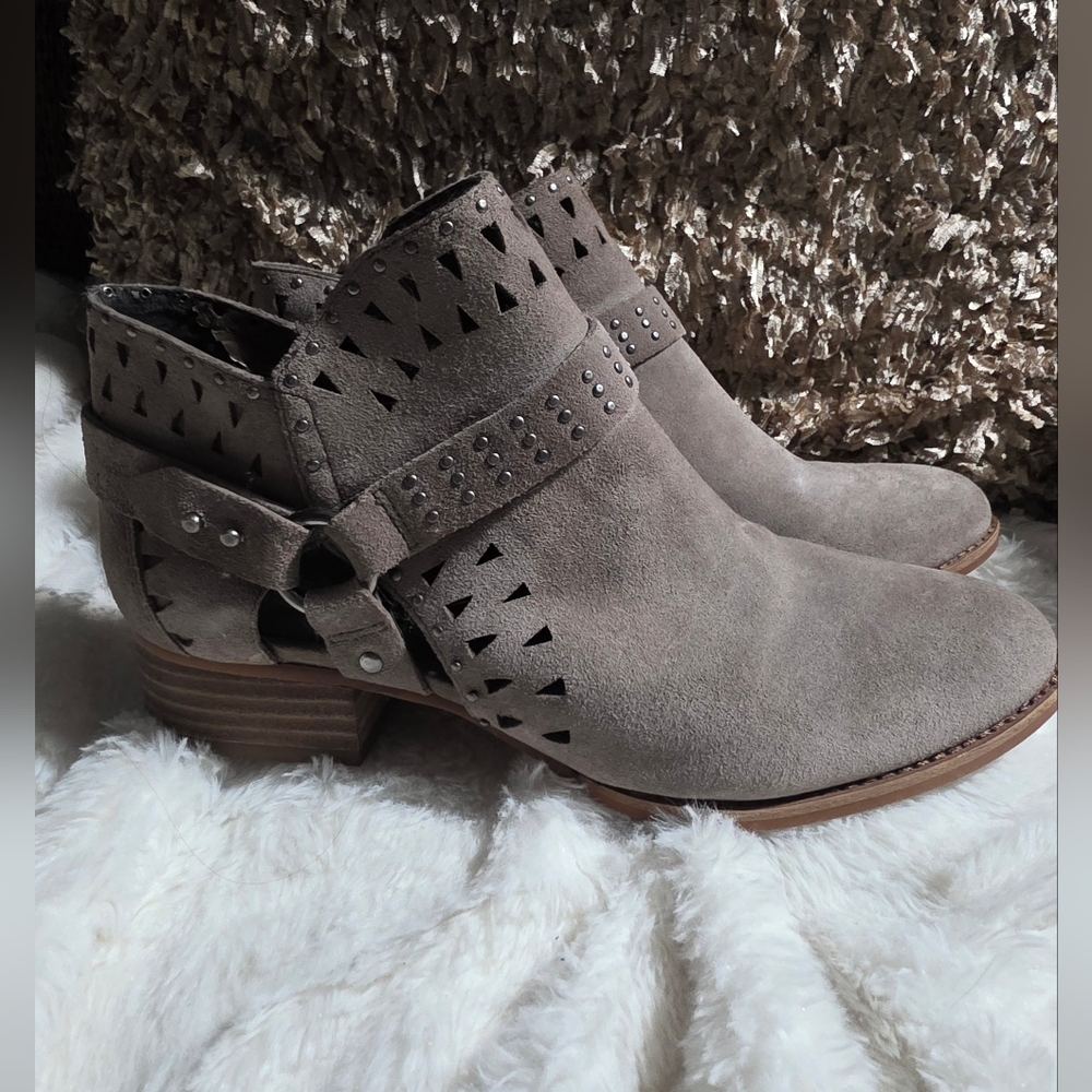 Vince Camuto Suede Ankle Boot Size 8.5